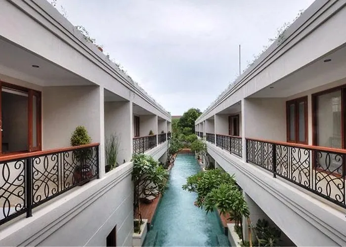 Lagoon Hotel