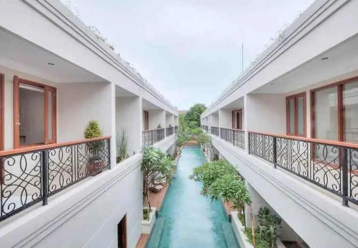 Lagoon 3*