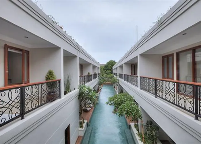 Lagoon 3*