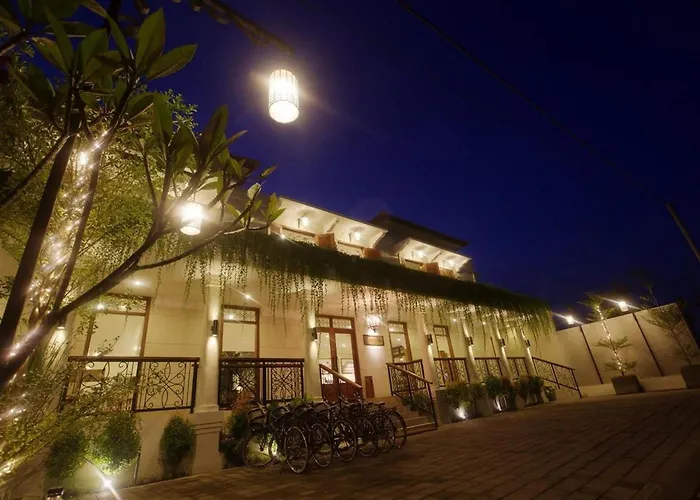 Lagoon Hotel