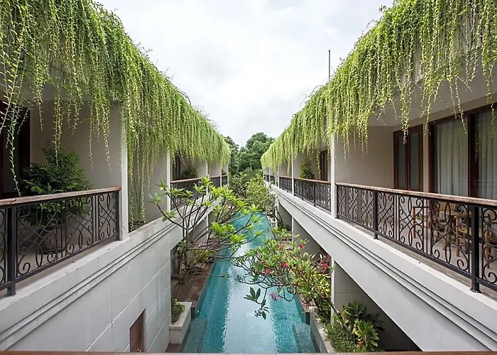 Lagoon Hotel 3*