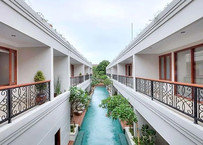 Lagoon 3*