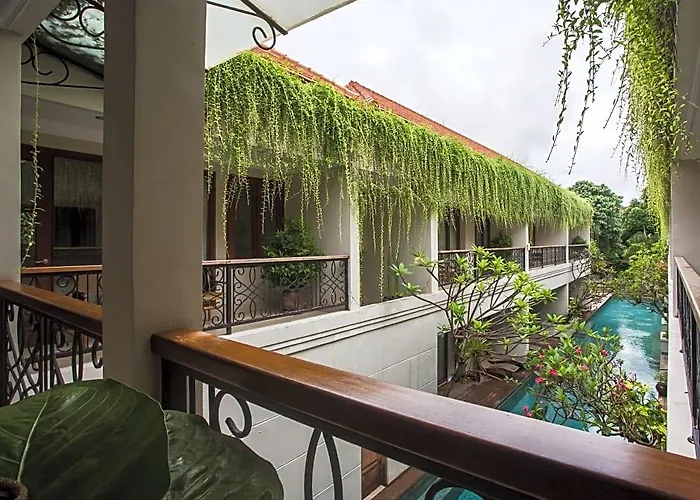 Lagoon Hotel 3*
