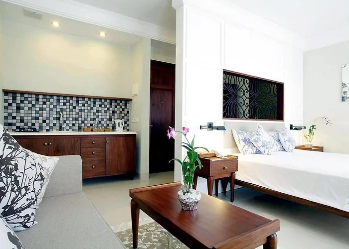 Lagoon 3*
